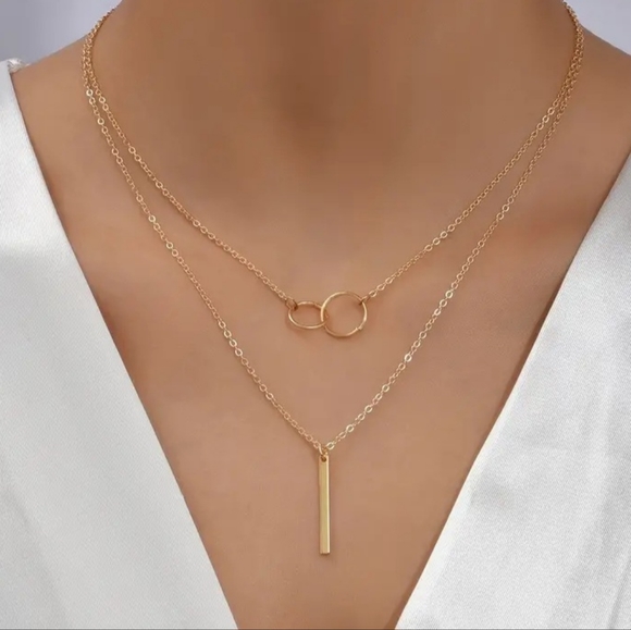 Jewelry - Gold layered necklace